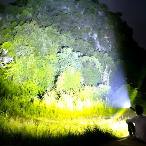 XHP 90 LED-Taschenlampe mit Zoom, 5 Modi, Akku und Transportetui