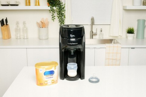 Baby Brezza Formula Pro Advanced All Black Formelmilch-Expressgerät FRP0131